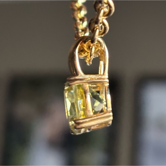 14k Peridot Pendant - Picture 2 of 6
